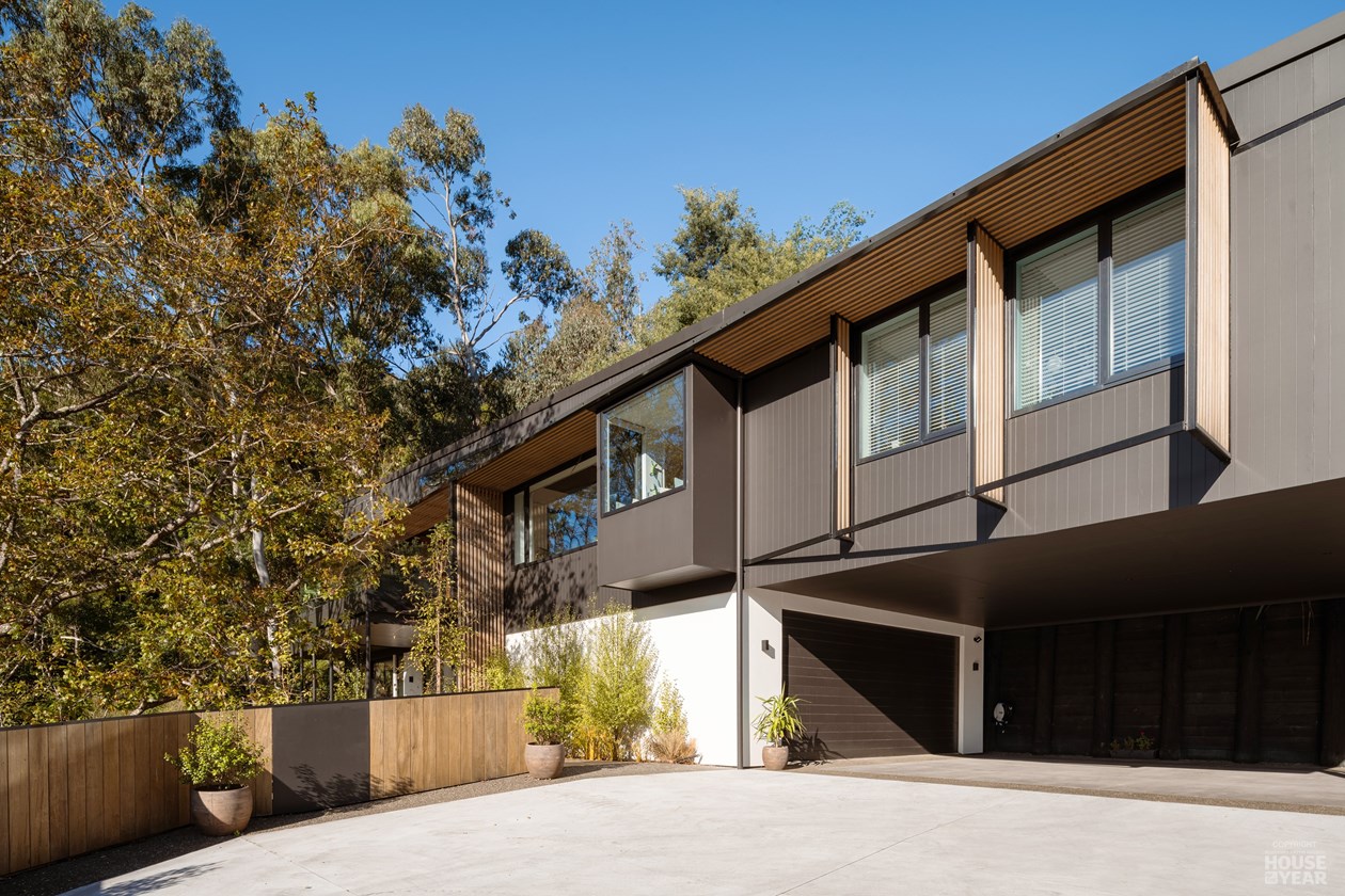 Woodland Escape — Elevated deck and bush outlook