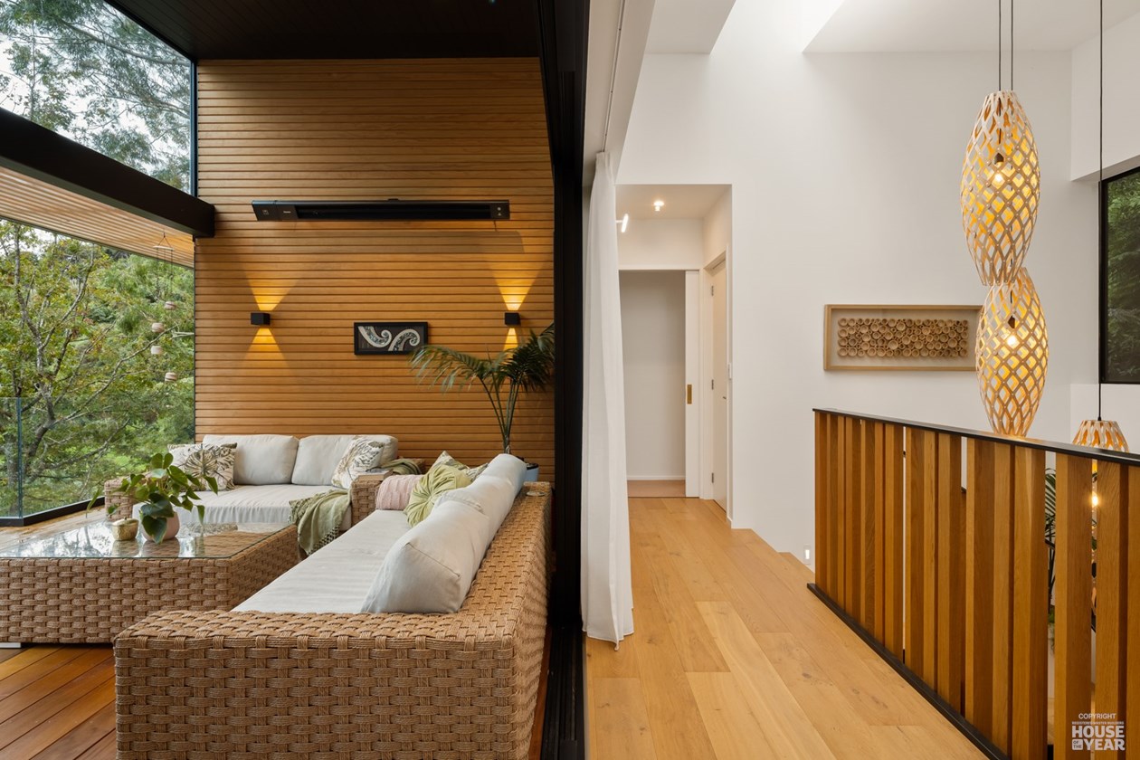 Woodland Escape — Cedar-lined lounge and hallway