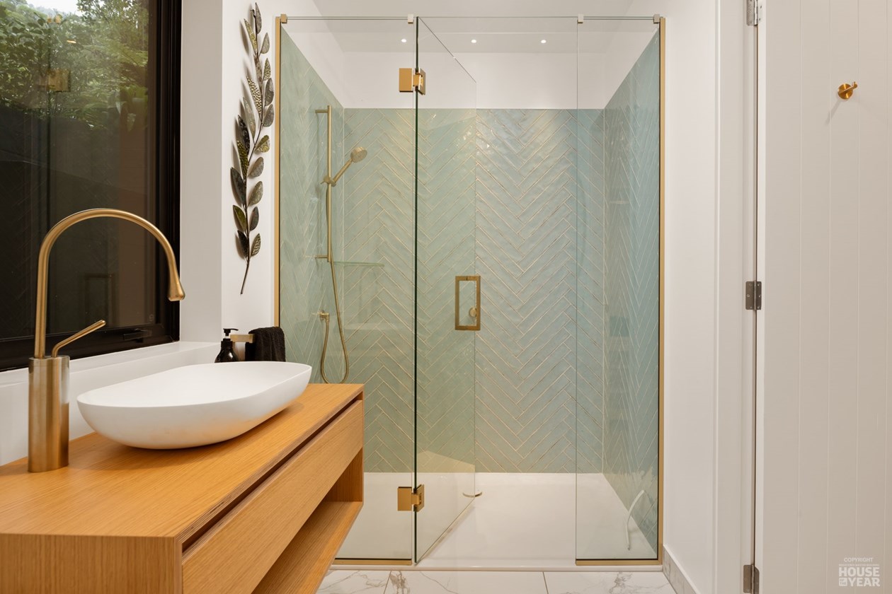 Woodland Escape — Ensuite shower detail